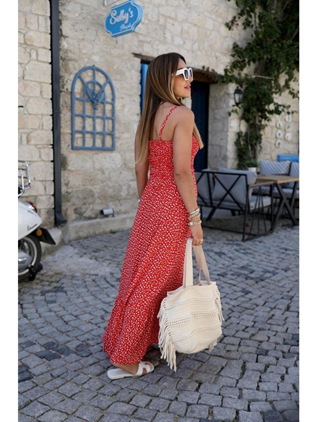 Kırmızı Eteği Fırfırlı Elbise-1