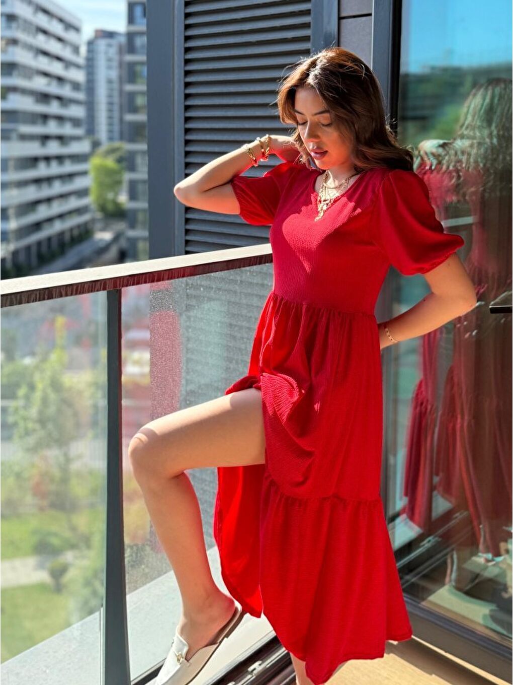 Kırmızı Kadın Kısa Kollu Yakası Açık Katlı Bürümcük Balon Elbise-1