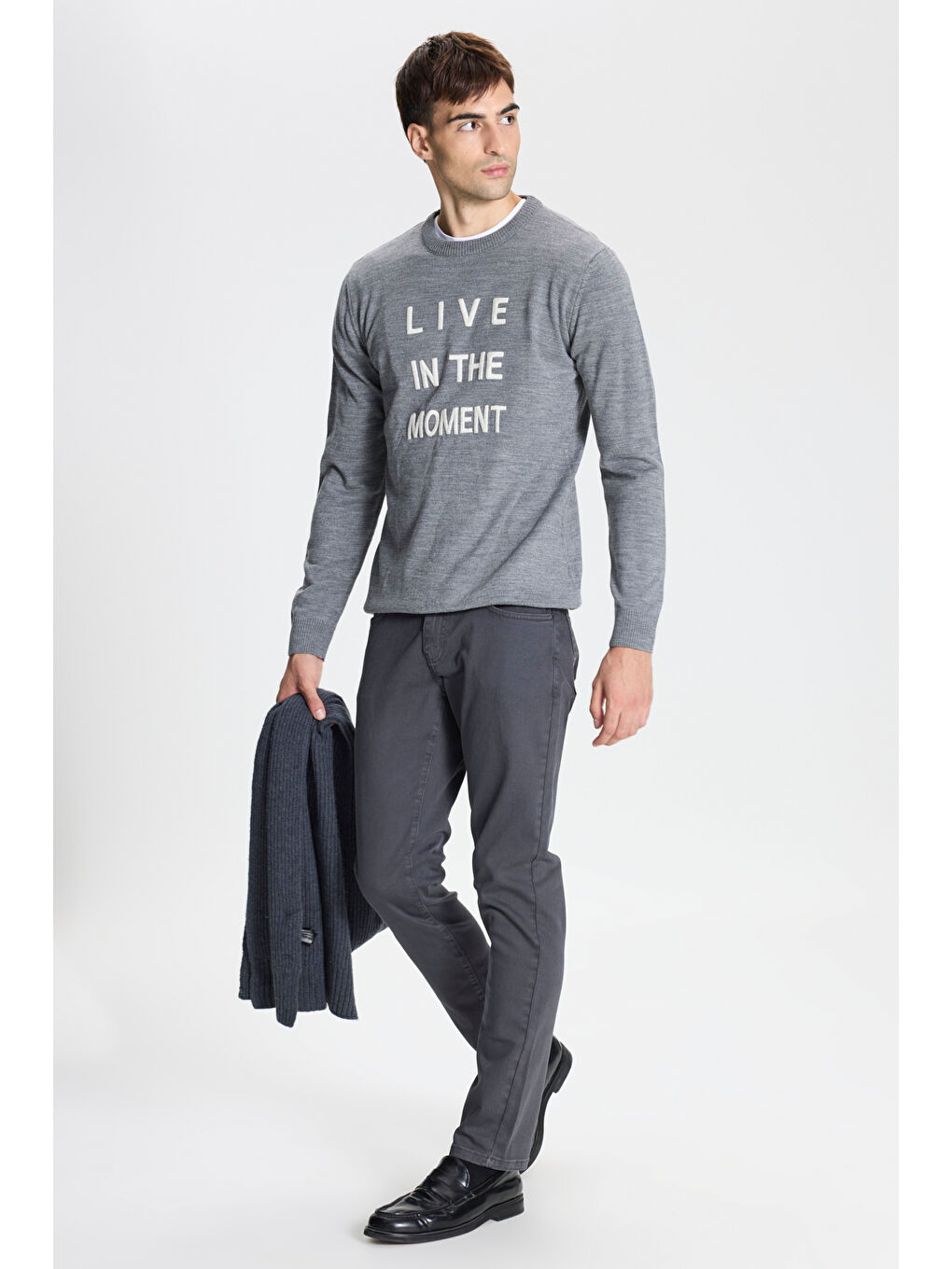 Erkek Gri Tüylenme Yapmayan Kumaşlı Standart Fit Normal Kesim Bisiklet Yaka Nakış Baskılı Triko-1