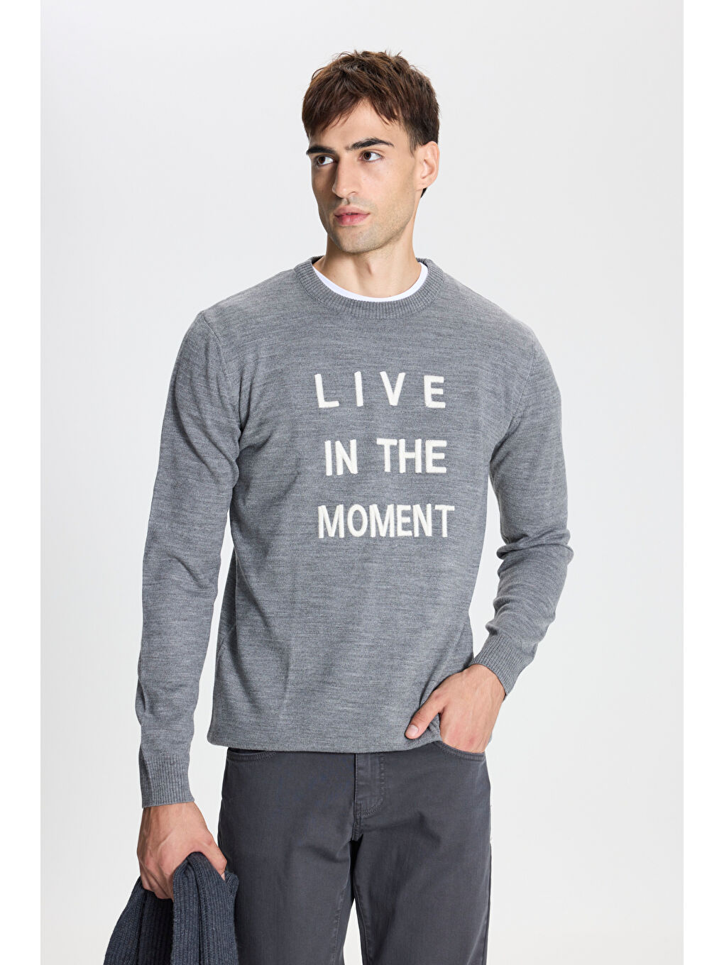 Erkek Gri Tüylenme Yapmayan Kumaşlı Standart Fit Normal Kesim Bisiklet Yaka Nakış Baskılı Triko-2