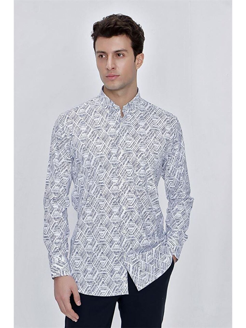 Koyu Lacivert Uzun Kol Baskılı Düğmeli Yaka Cepli Comfort Fit Rahat Kesim Klasik Gömlek 1004225201