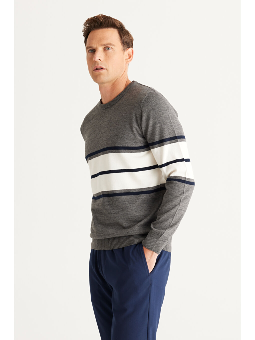 Erkek Gri-Lacivert Standart Fit Normal Kesim Bisiklet Yaka Çizgili Triko Kazak-2