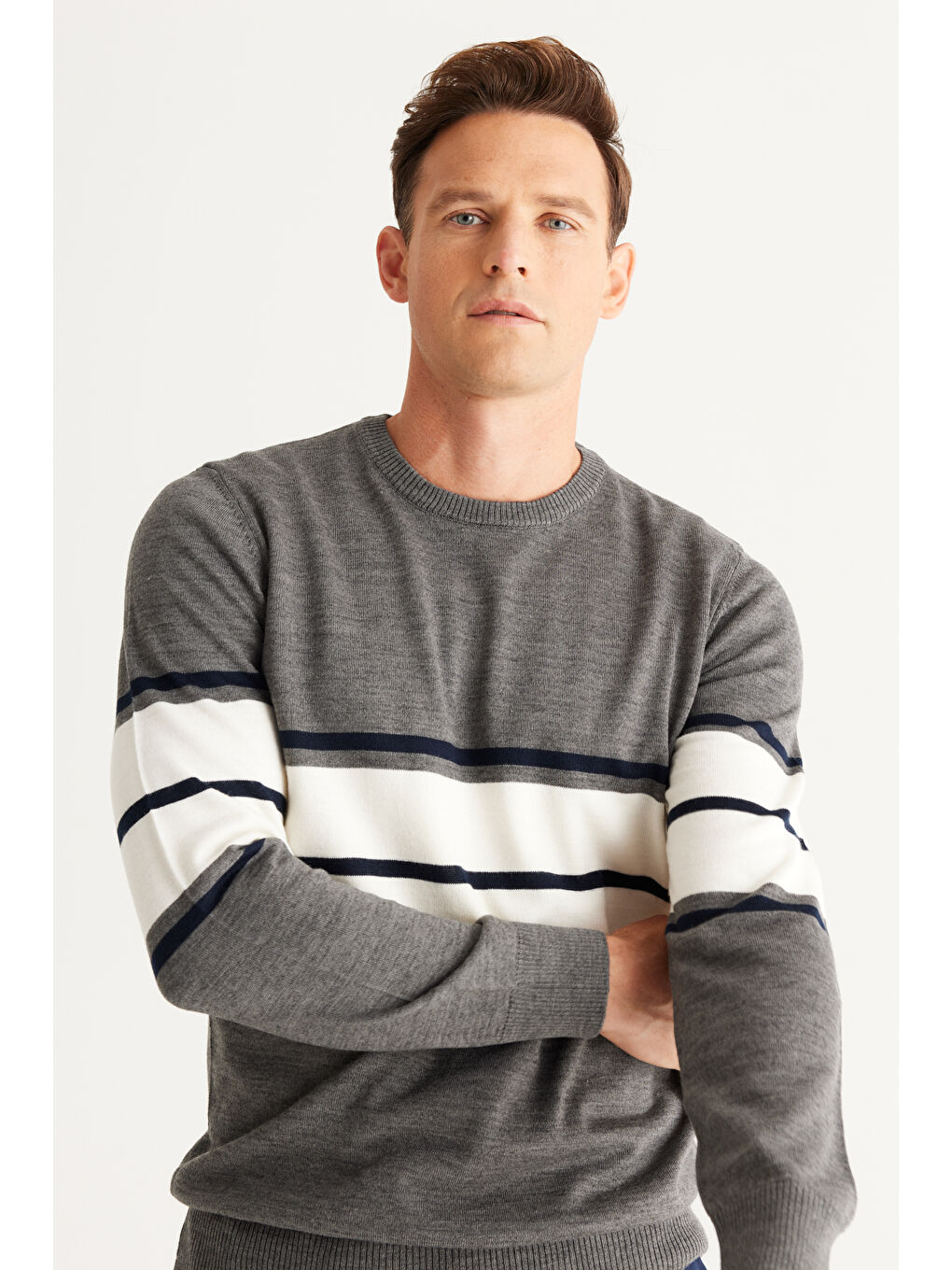 Erkek Gri-Lacivert Standart Fit Normal Kesim Bisiklet Yaka Çizgili Triko Kazak-3