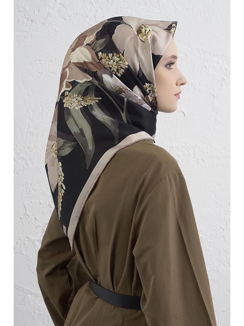 Karışık Çiçek Desenli Saf İpek Twill Eşarp 9414D 5-2