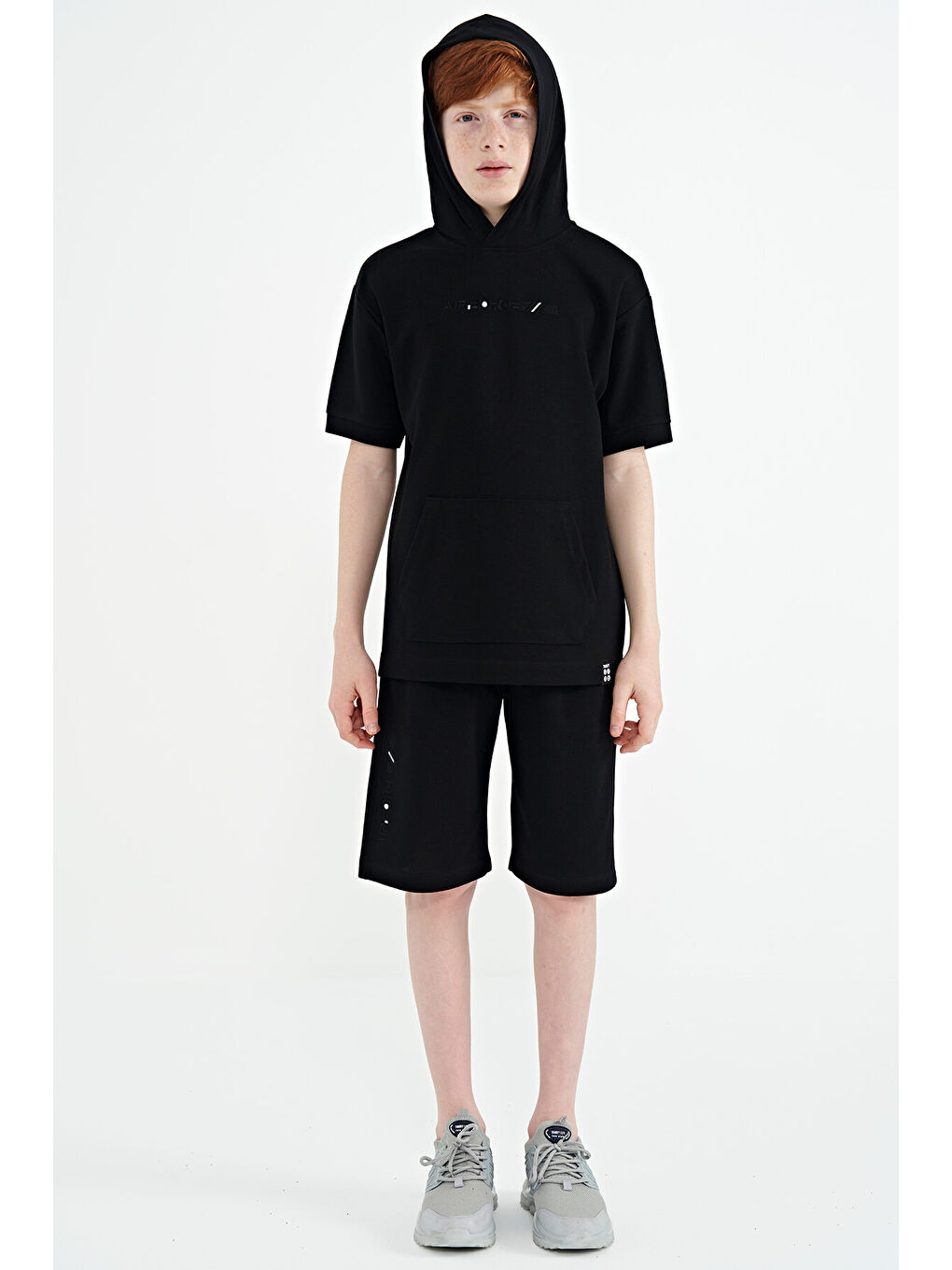 Siyah Kanguru Cepli Kapüşonlu Nakış Detaylı Oversize Erkek Çocuk Şort Takım  11136-1