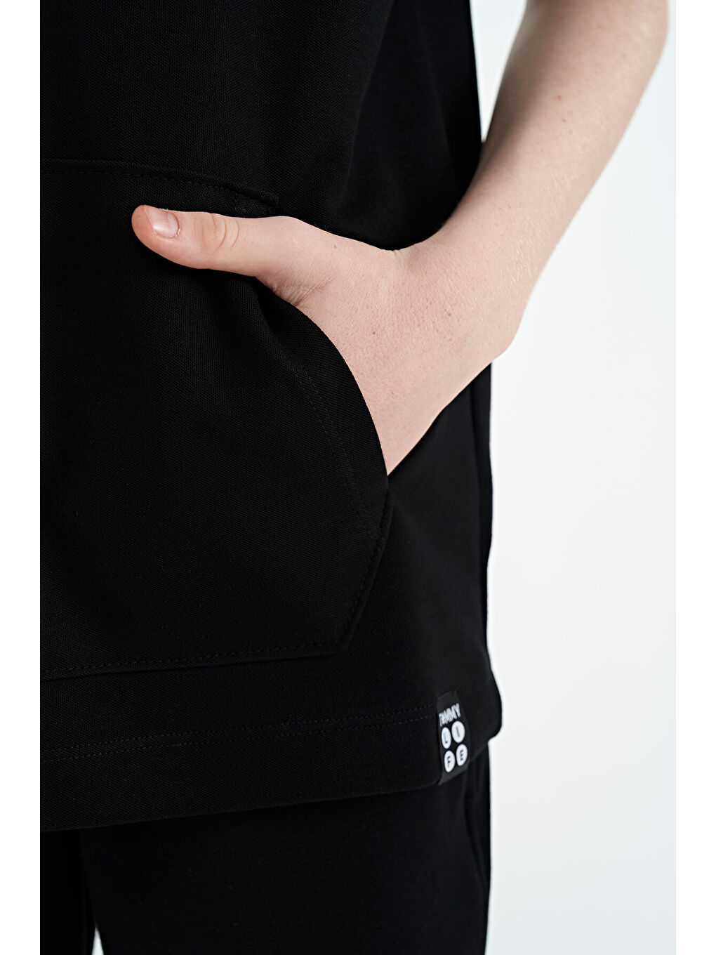 Siyah Kanguru Cepli Kapüşonlu Nakış Detaylı Oversize Erkek Çocuk Şort Takım  11136-3