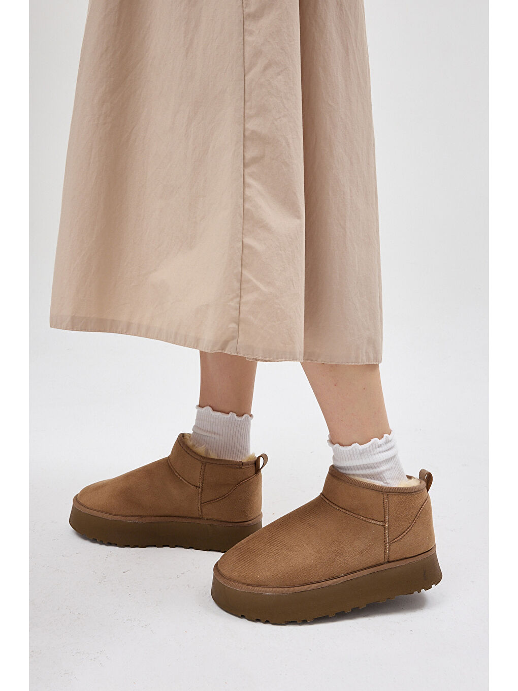 Bej Kadın Vizon Kalın Poli Taban İçi Kürklü Süet Görünümlü Bot-3