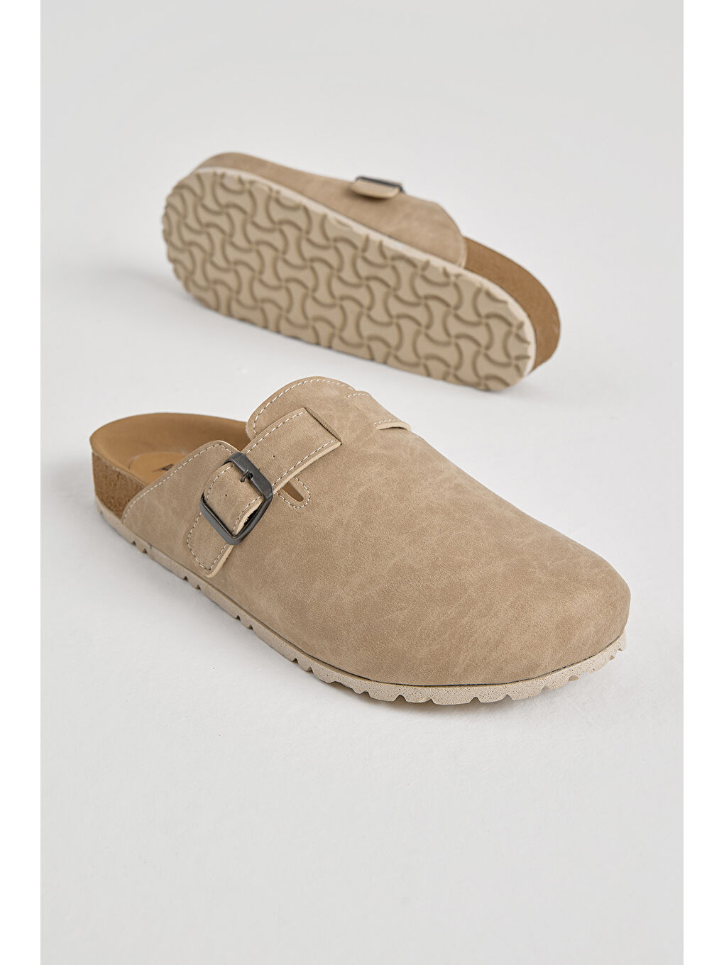 Erkek Bej Kalın Poli Taban Tokalı Önü Kapalı Terlik