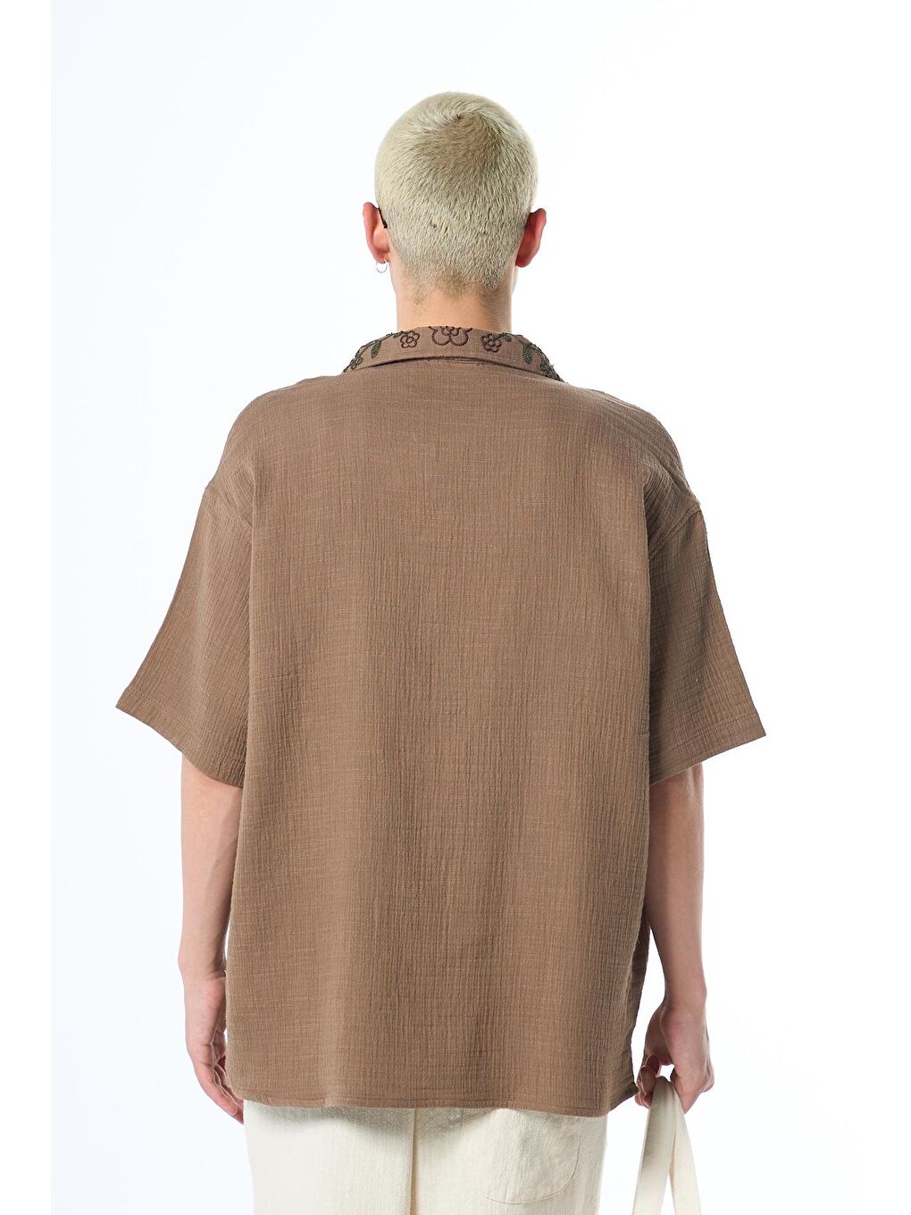 Kahverengi Nakış Detaylı Oversize Keten Gömlek Kahve-5