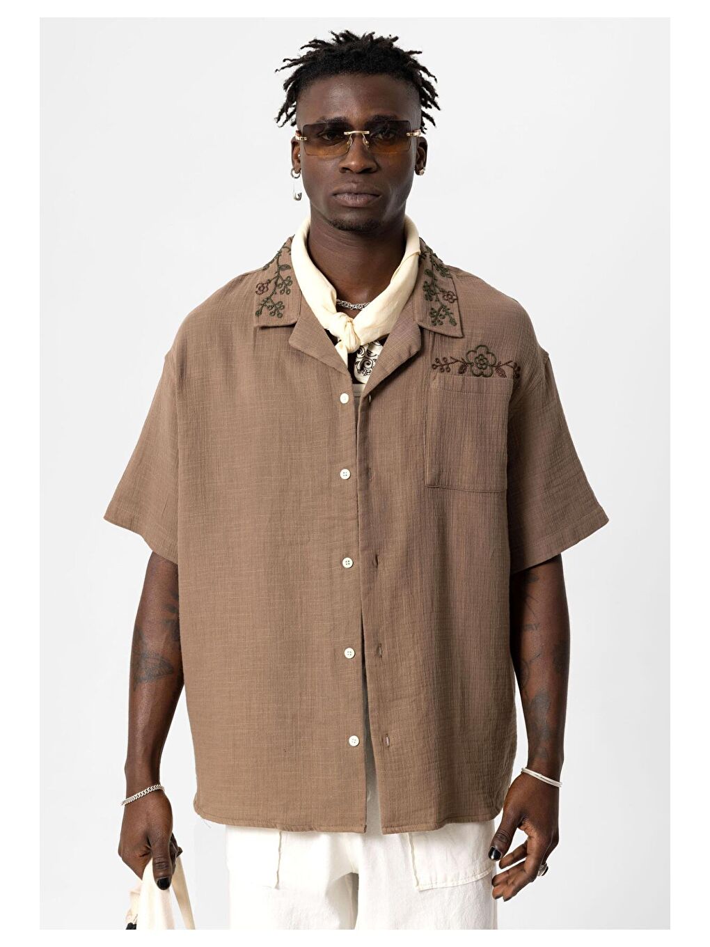 Kahverengi Nakış Detaylı Oversize Keten Gömlek Kahve-6