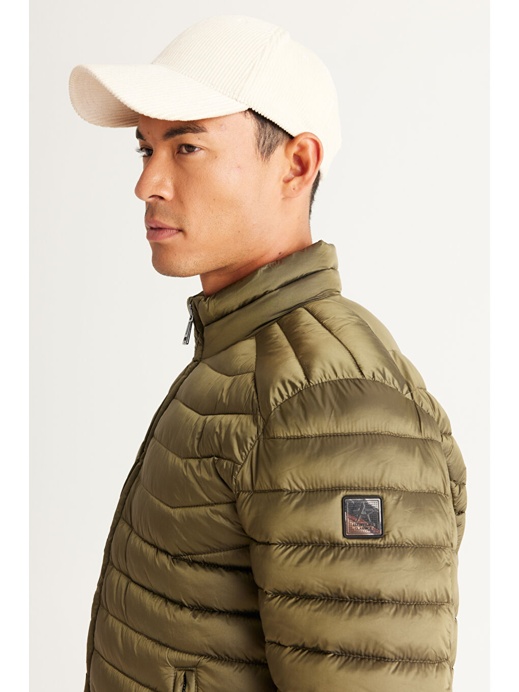 Erkek Haki Standart Fit Normal Kesim Dik Yaka Mont-3