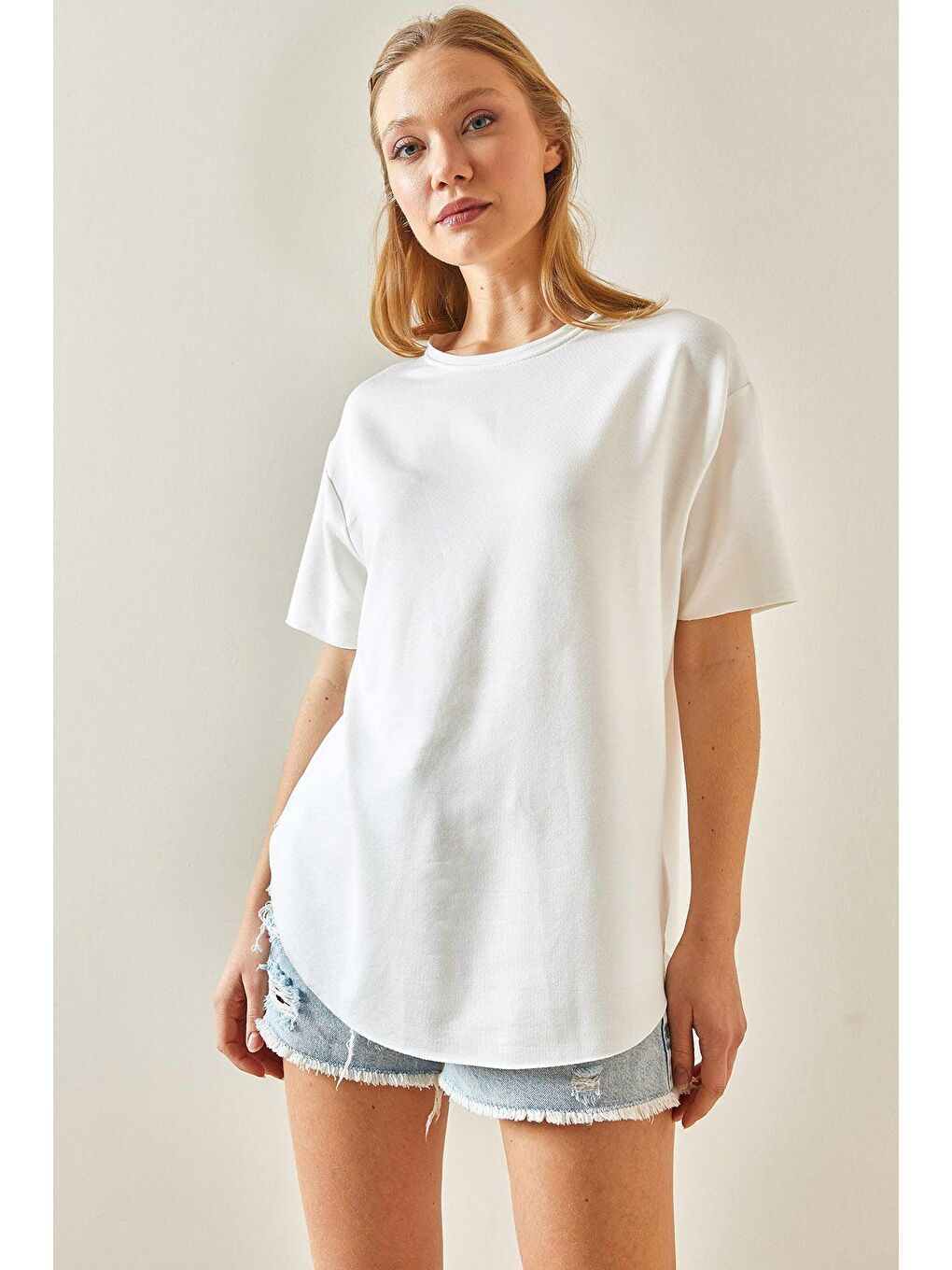 Beyaz Bisiklet Yaka Oval Kesim Tişört 4KXK1-47929-01-1