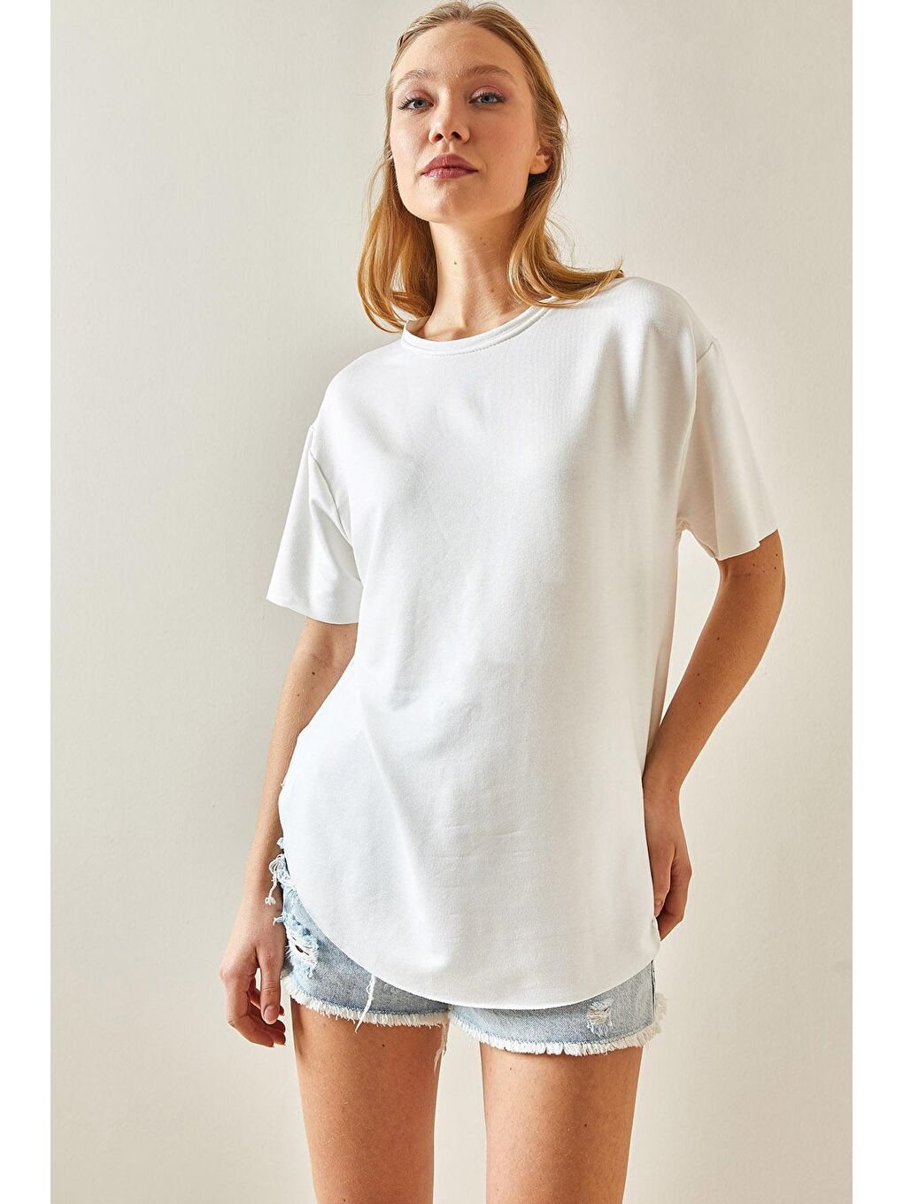 Beyaz Bisiklet Yaka Oval Kesim Tişört 4KXK1-47929-01-2