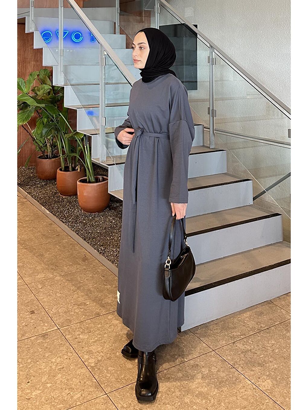 Gri Etek Ucu Armalı Kuşaklı Elbise Füme-1