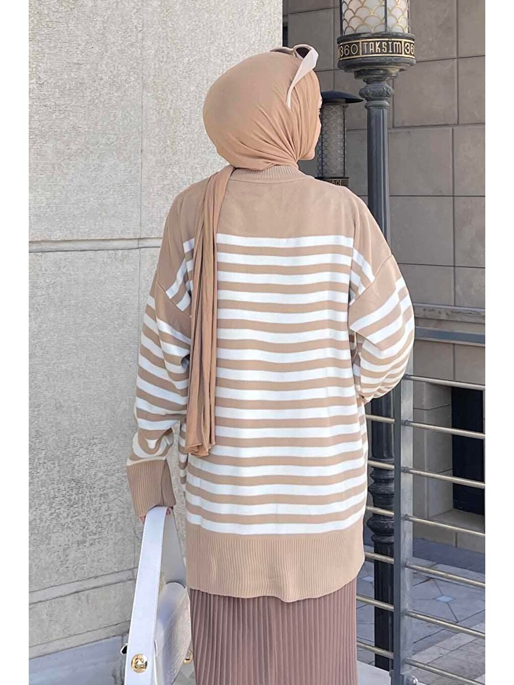 Kahverengi Çizgili Uzun Kazak Sütlü Kahve-3