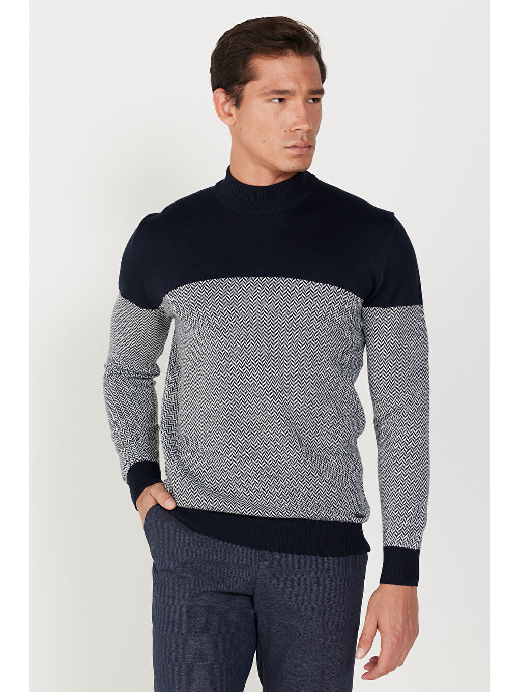 Erkek Lacivert-Ekru Standart Fit Normal Kesim Yarım Balıkçı Yaka Pamuklu Triko Kazak-1