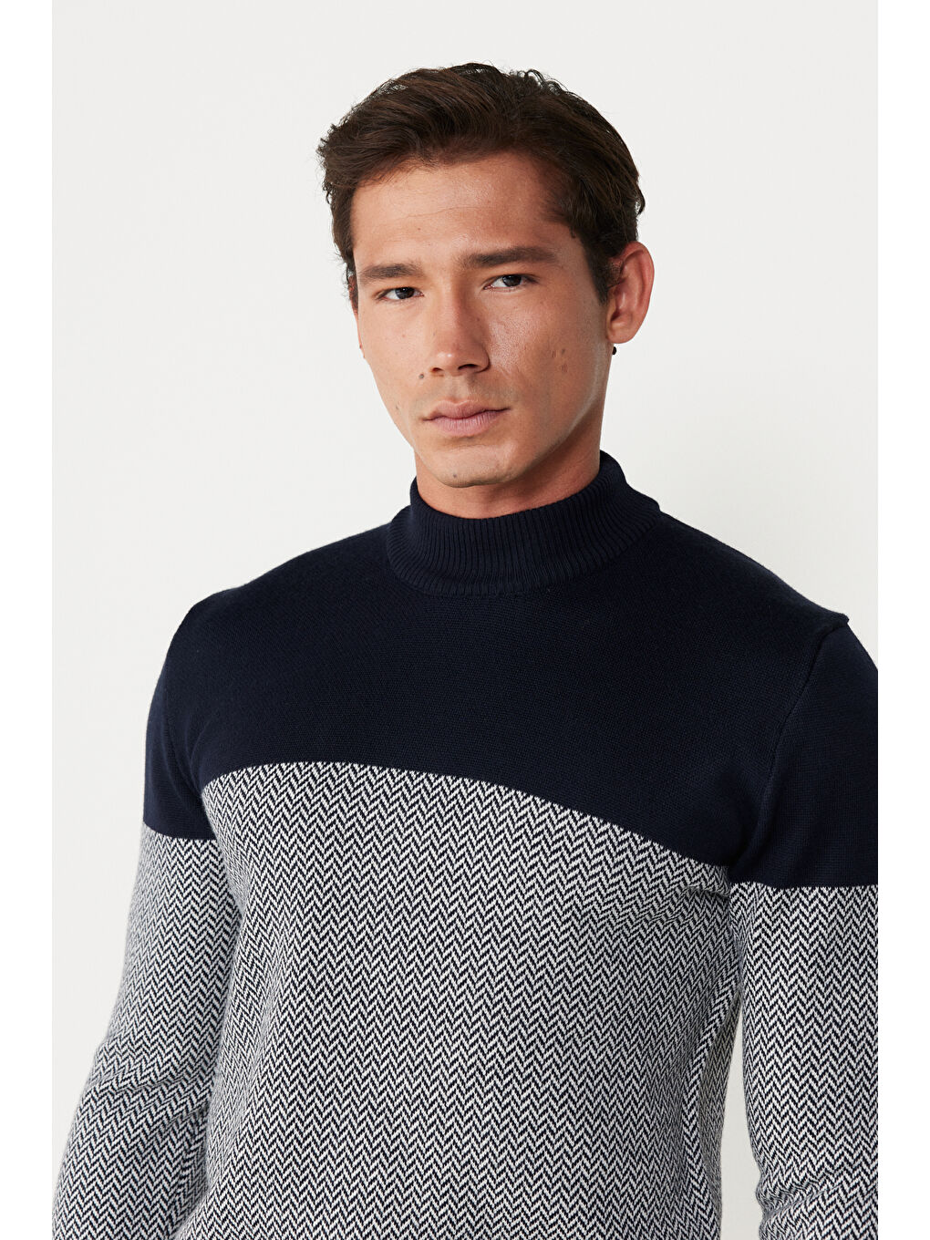 Erkek Lacivert-Ekru Standart Fit Normal Kesim Yarım Balıkçı Yaka Pamuklu Triko Kazak-3