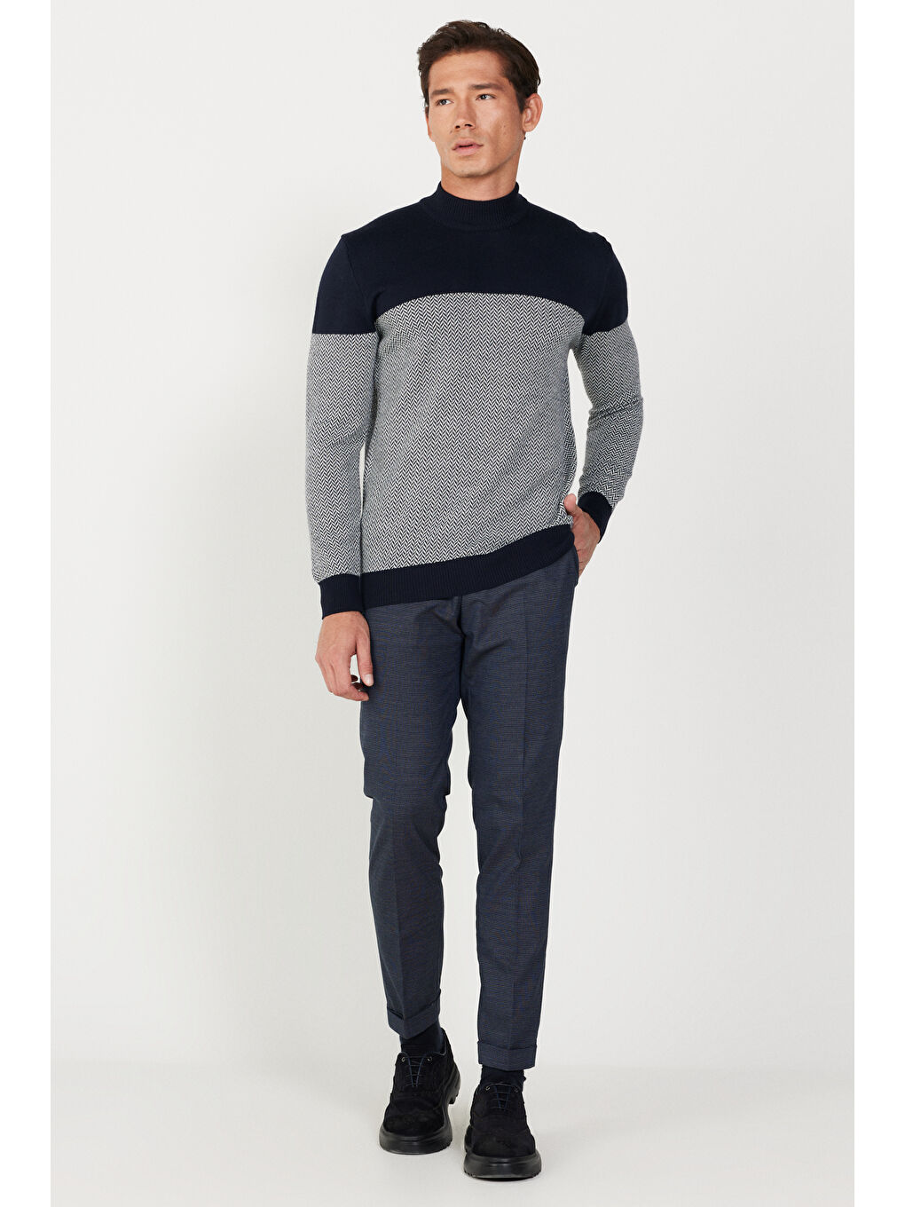 Erkek Lacivert-Ekru Standart Fit Normal Kesim Yarım Balıkçı Yaka Pamuklu Triko Kazak-4