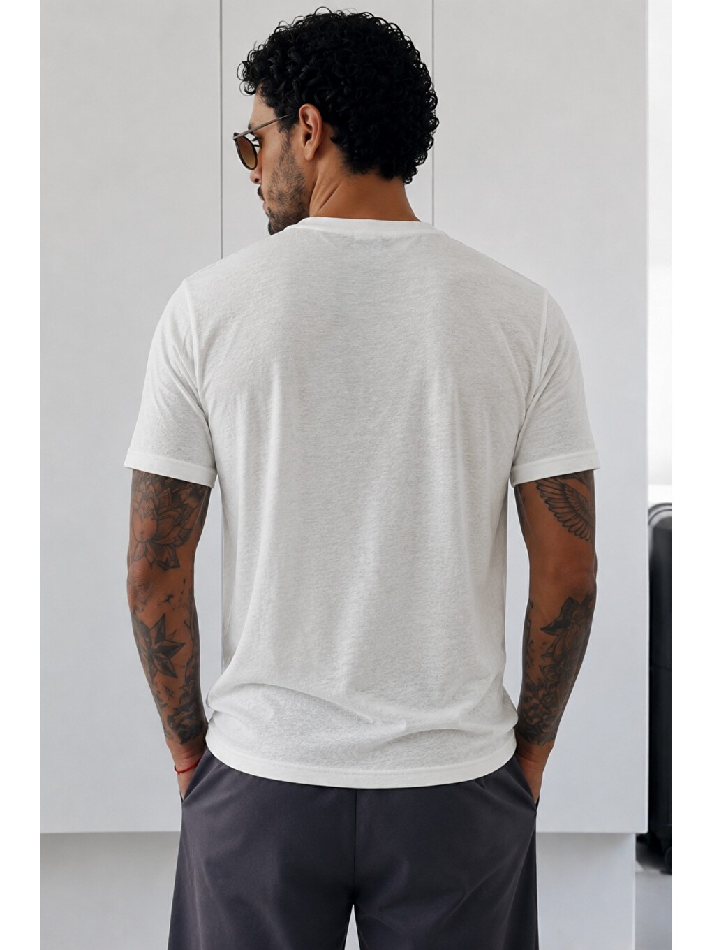 Beyaz Erkek Flamlı Pamuklu V Yaka Basic Slim Fit Tişört Yazlık Günlük Tişört-2