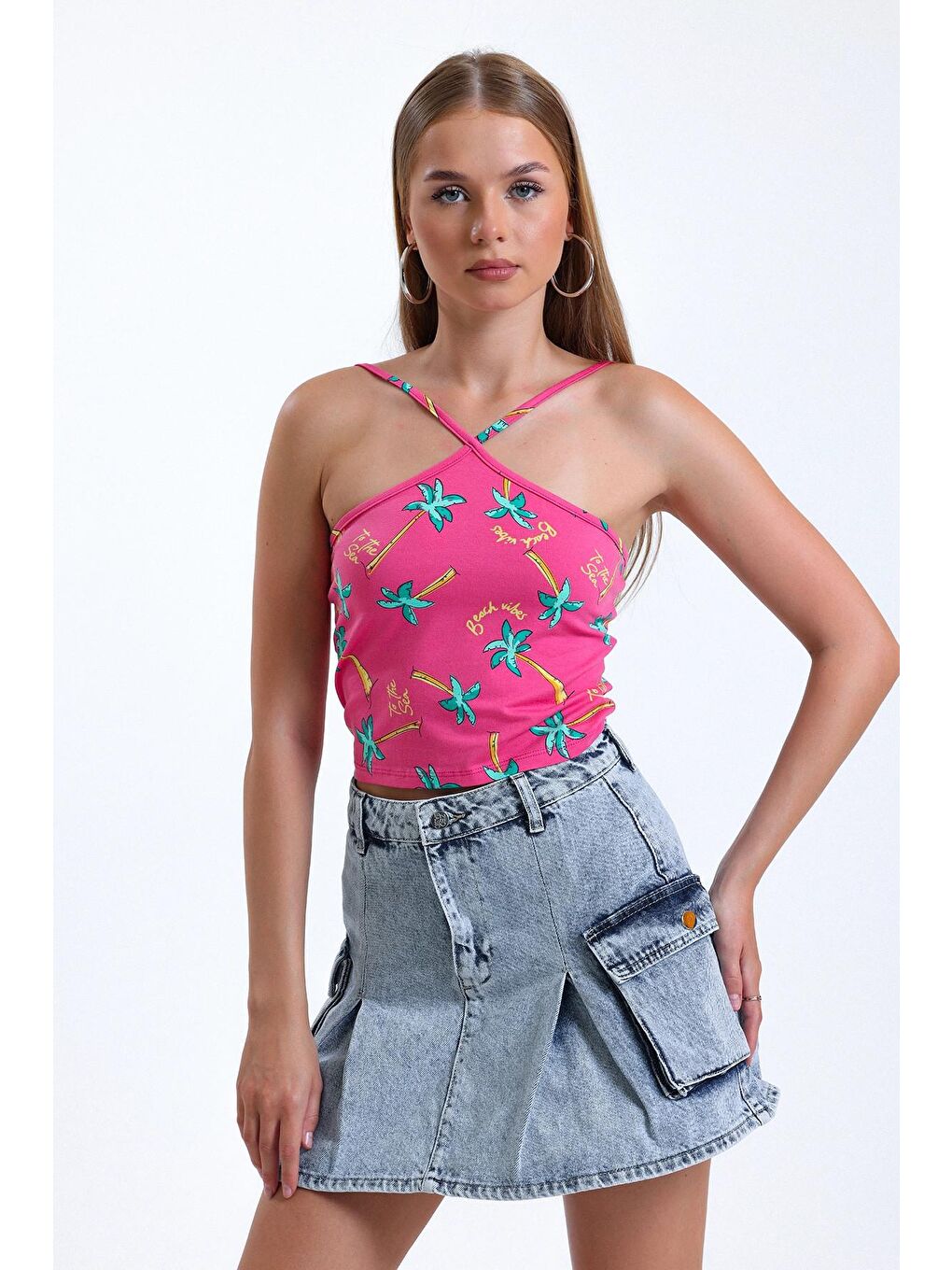 Pembe Önü Çapraz İnce Askılı Desenli Normal Kalıp Elastanlı Crop Bluz IHR-U-2