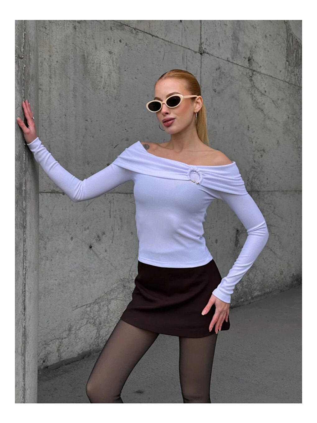 Kadın Madonna Yaka Halka Detay Beyaz Bluz