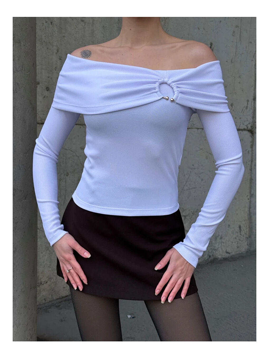 Kadın Madonna Yaka Halka Detay Beyaz Bluz-1