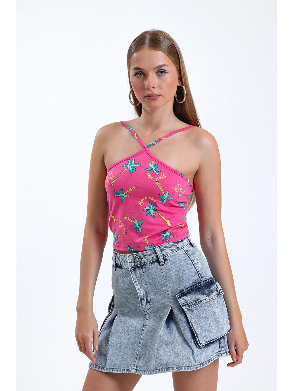 Pembe Önü Çapraz İnce Askılı Desenli Normal Kalıp Elastanlı Crop Bluz IHR-U-2-3