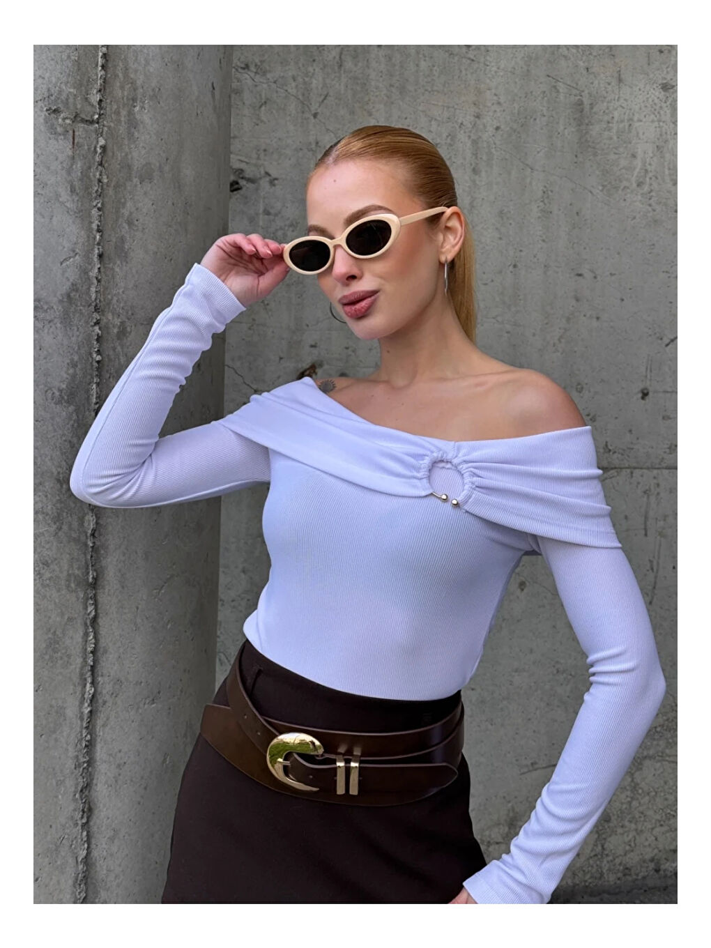 Kadın Madonna Yaka Halka Detay Beyaz Bluz-4