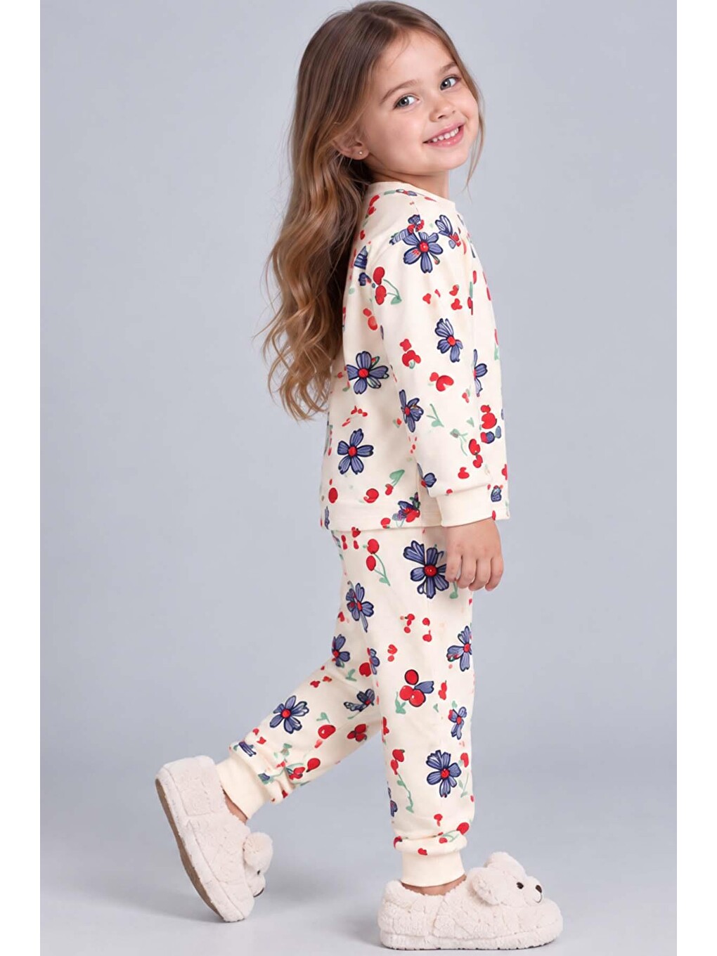 Ekru Kız Çocuk Üzeri Papatya Ve Kiraz Desenli Bilekleri Lastikli Krem Pijama Takımı-1