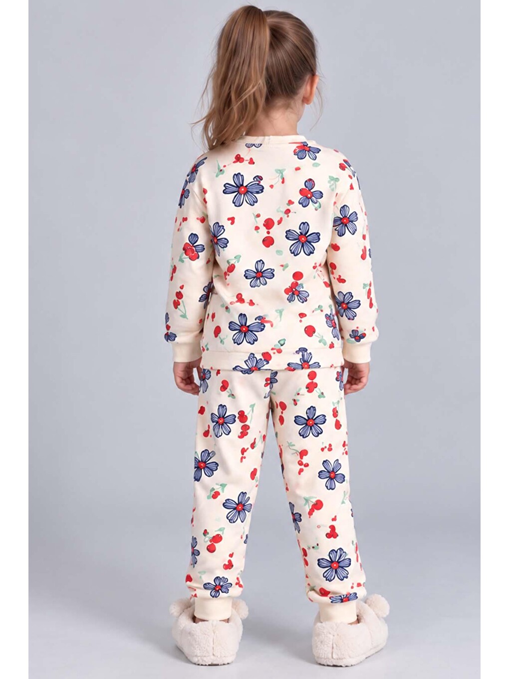 Ekru Kız Çocuk Üzeri Papatya Ve Kiraz Desenli Bilekleri Lastikli Krem Pijama Takımı-3