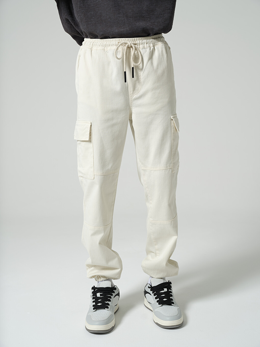 Bej Beli Lastikli Bağcıklı, Paça Lastikli, Rahat Fit, Esnek Gabardin Kargo Erkek Pantolon-3