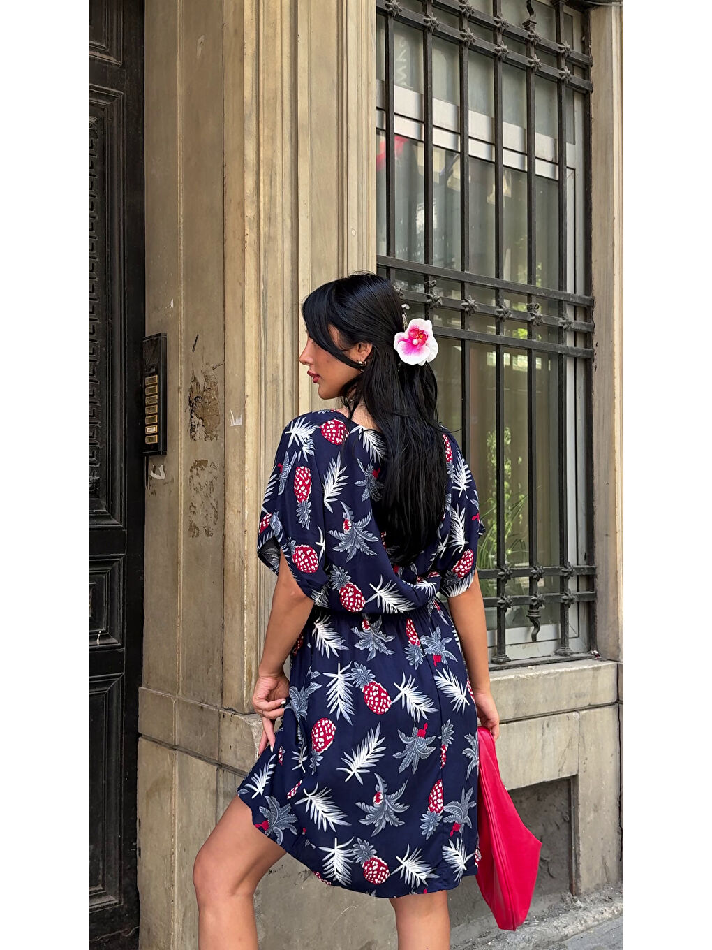 V Yaka Gipe Detaylı Desenli Lacivert Viskon Elbise-1