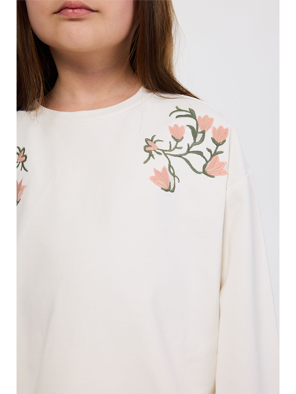 Kız Çocuk Nakış Detaylı Ekru Sweatshirt-1