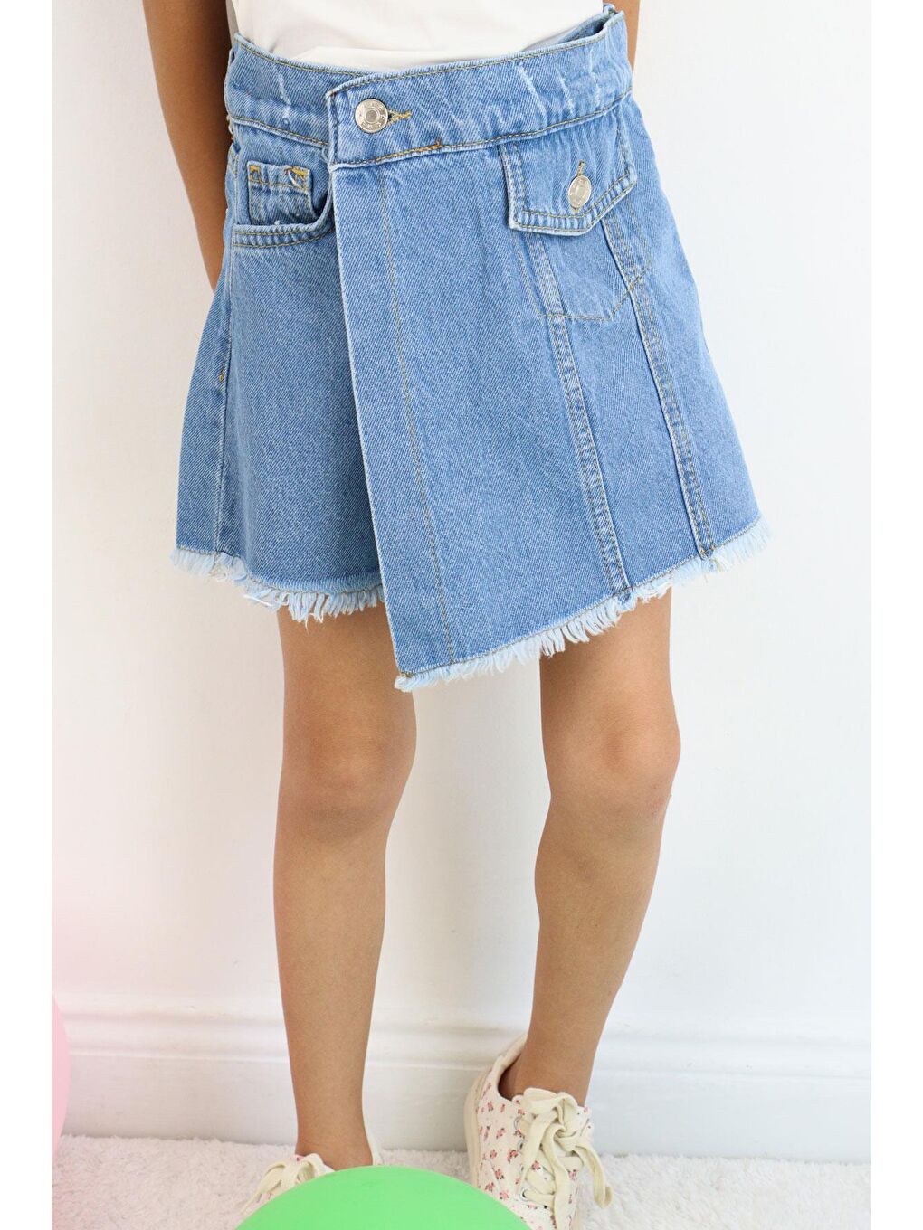 Kız Çocuk Jean Şort Etek Cep Detaylı Düğmeli Püsküllü Mavi (4-9 Yaş)-4