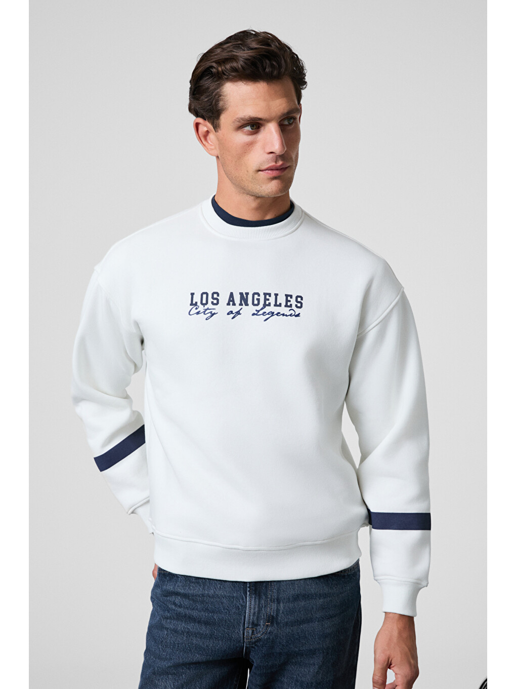 Camden Erkek Önü Kolları Ve Sırtı Baskılı Oversize Fit Bisiklet Yaka Beyaz Sweatshirt-1