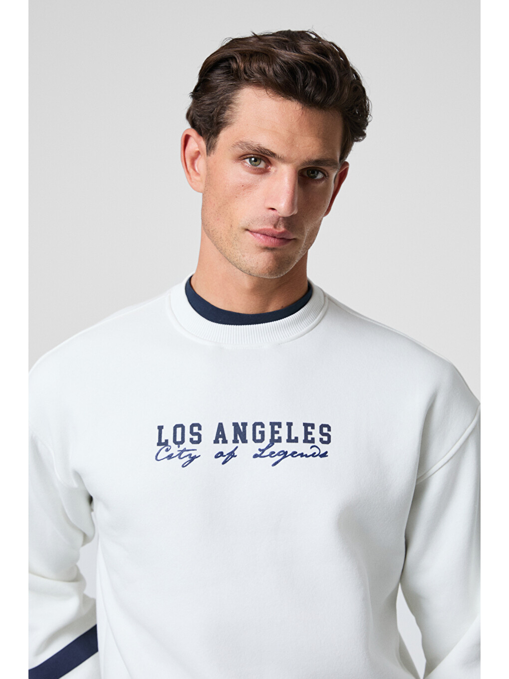 Camden Erkek Önü Kolları Ve Sırtı Baskılı Oversize Fit Bisiklet Yaka Beyaz Sweatshirt-2