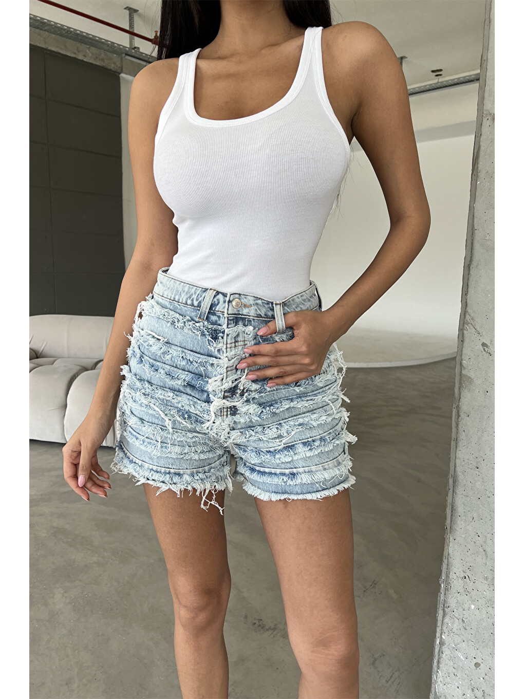 Mavi Dekoratif Dikiş Detaylı, Fermuarlı Jean Mini Kadın Denim Şort @Messina-1