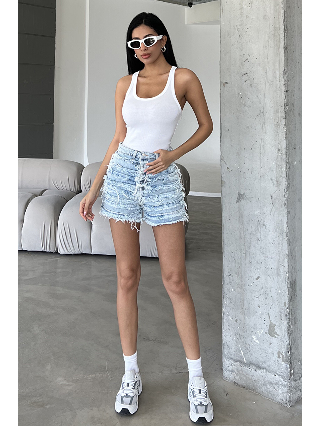 Mavi Dekoratif Dikiş Detaylı, Fermuarlı Jean Mini Kadın Denim Şort @Messina-2