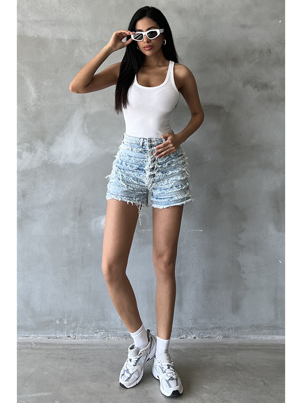 Mavi Dekoratif Dikiş Detaylı, Fermuarlı Jean Mini Kadın Denim Şort @Messina-3