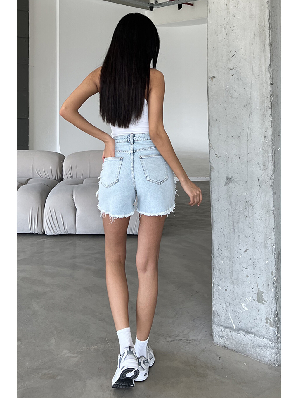 Mavi Dekoratif Dikiş Detaylı, Fermuarlı Jean Mini Kadın Denim Şort @Messina-4
