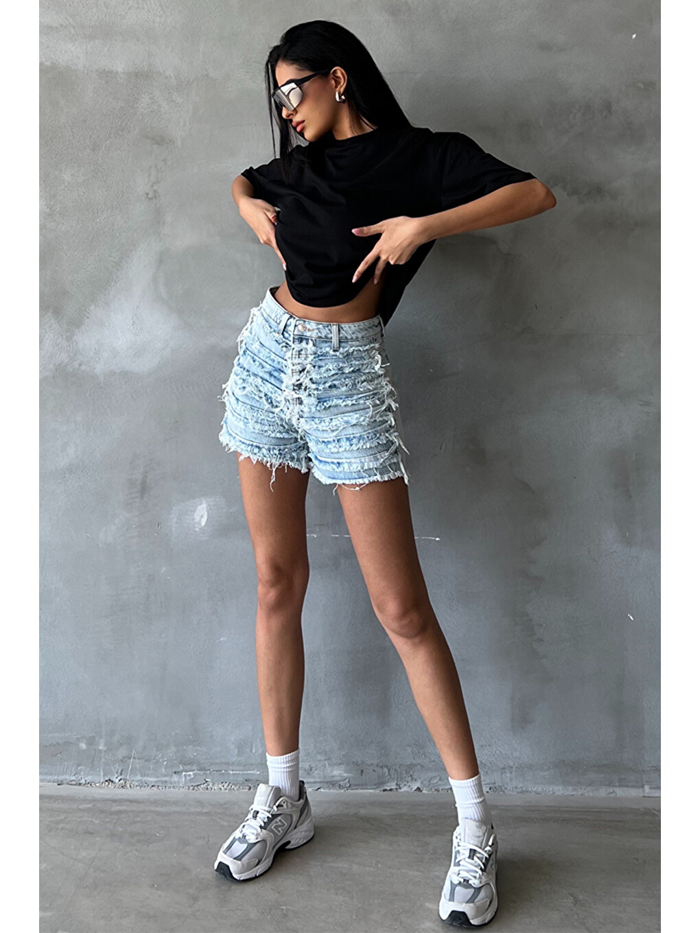 Mavi Dekoratif Dikiş Detaylı, Fermuarlı Jean Mini Kadın Denim Şort @Messina-5