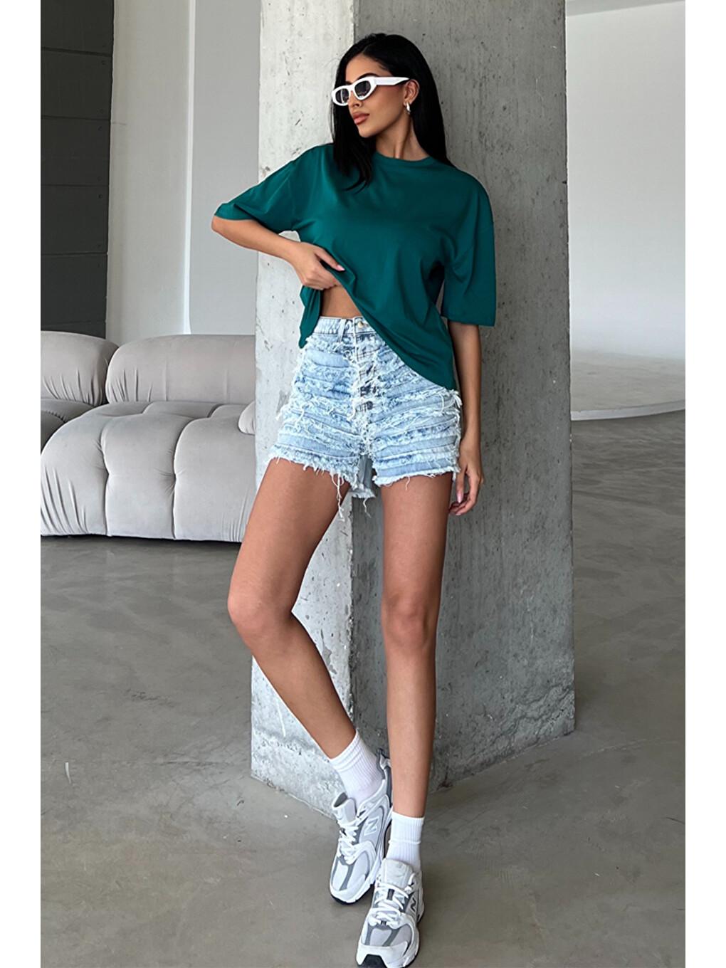 Mavi Dekoratif Dikiş Detaylı, Fermuarlı Jean Mini Kadın Denim Şort @Messina-6