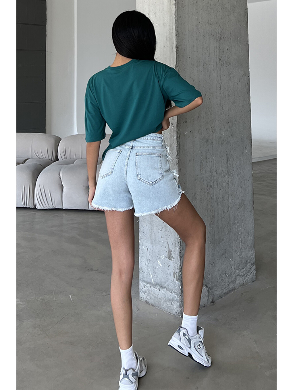 Mavi Dekoratif Dikiş Detaylı, Fermuarlı Jean Mini Kadın Denim Şort @Messina-7