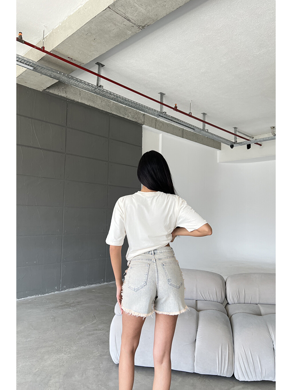 Bej Dekoratif Dikiş Detaylı, Fermuarlı Jean Mini Kadın Denim Şort @Messina-6