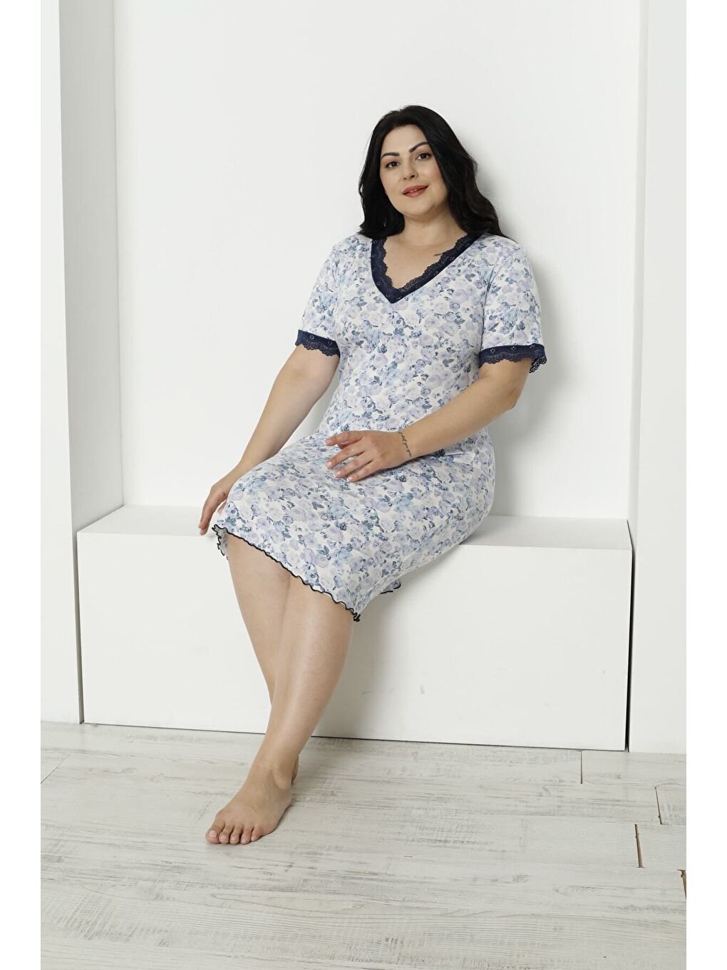 Beyaz Kadın Desenli Dantel Detaylı Kısa Kollu Elastanlı Viskon Büyük Beden Gecelik-5