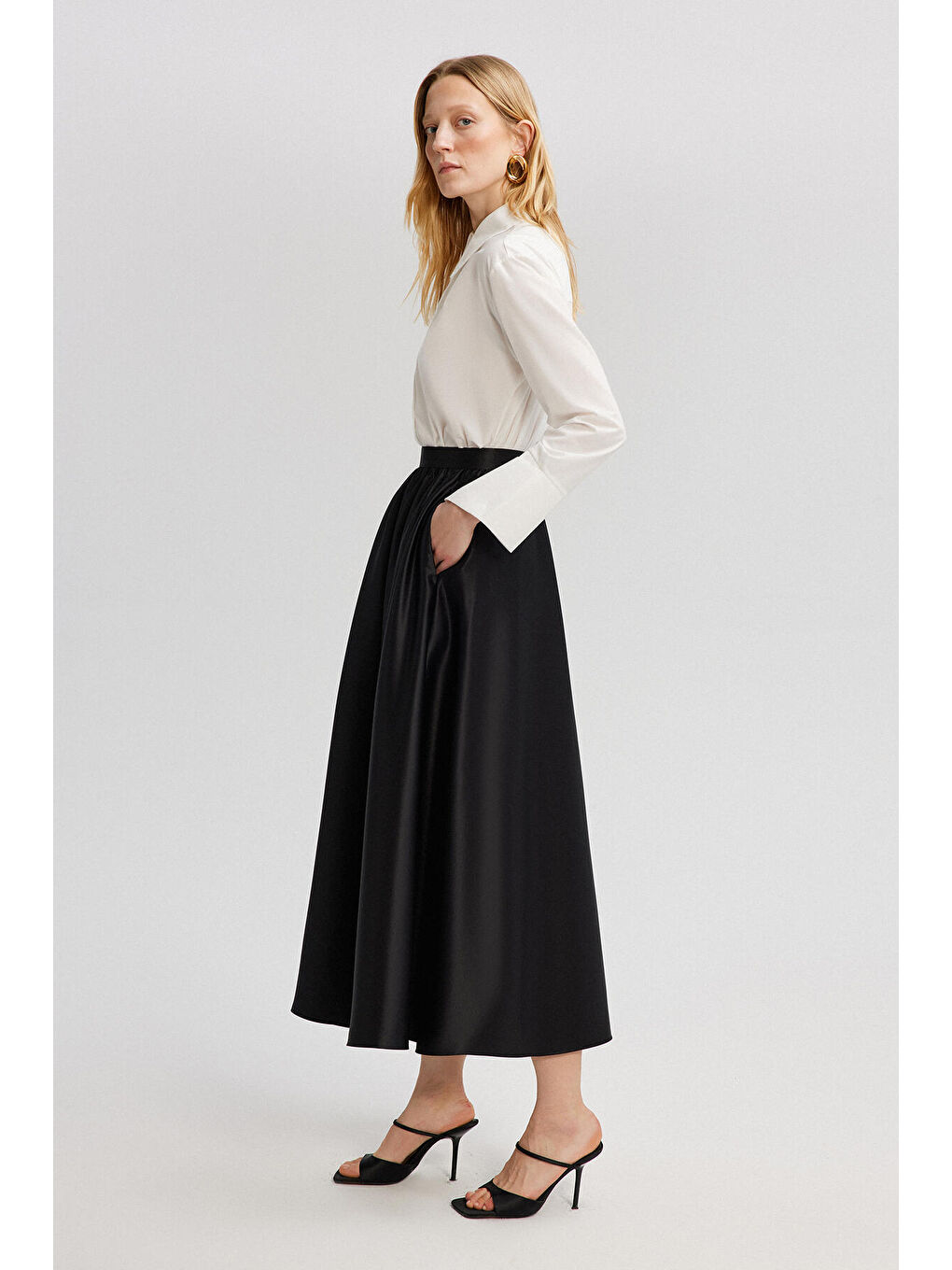 Siyah Büzgülü Saten Etek-4