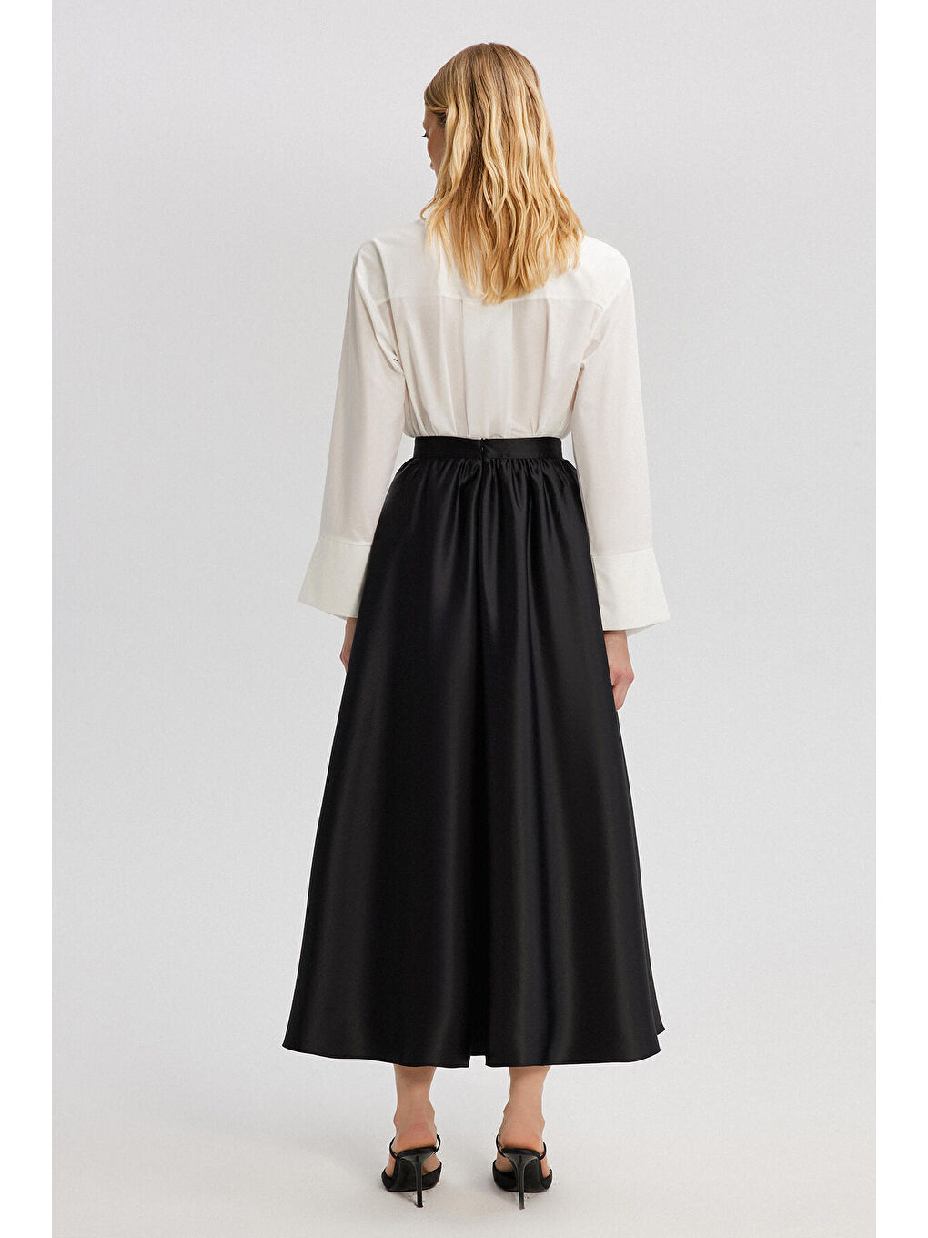 Siyah Büzgülü Saten Etek-5