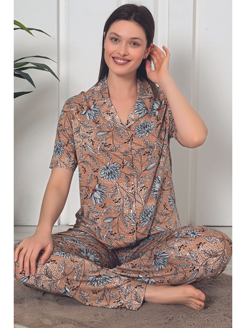 Kahverengi leopar desenli önden düğmeli kısa kol kadın Pijama Takımı