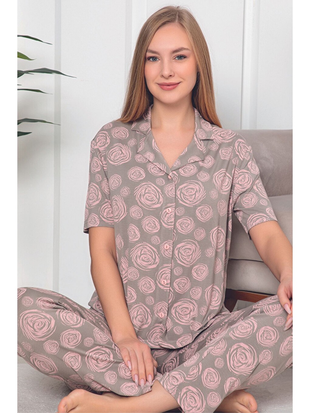 Antrasit leopar desenli önden düğmeli kısa kol kadın Pijama Takımı