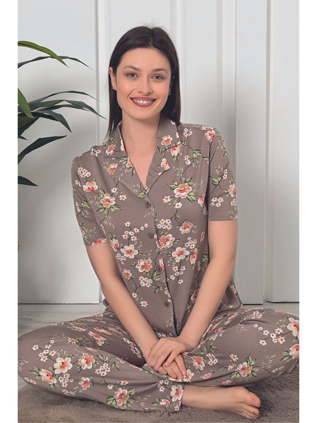 Kahverengi leopar desenli önden düğmeli kısa kol kadın Pijama Takımı